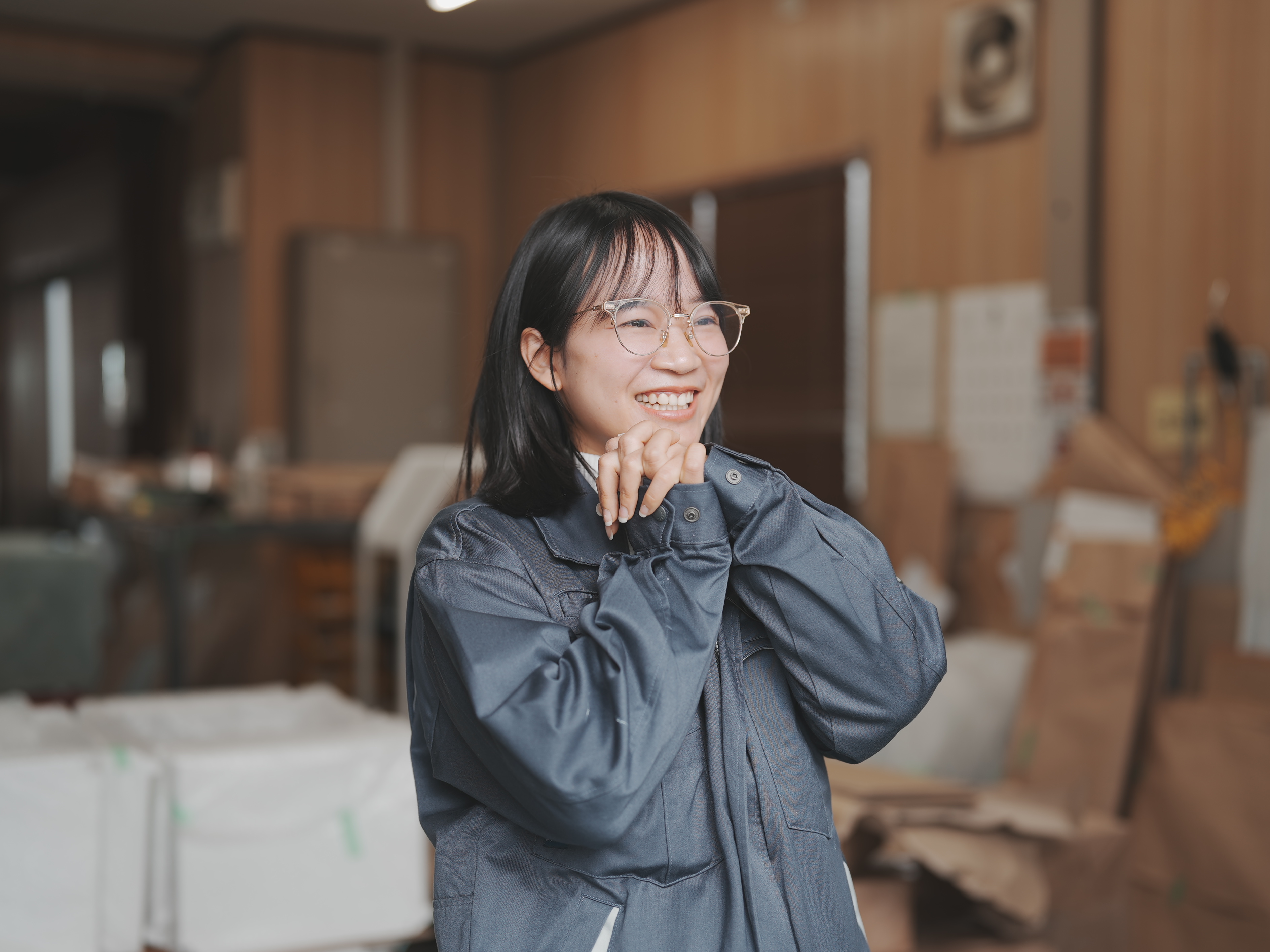 検査に取り組むレ ティ ミ リンさん